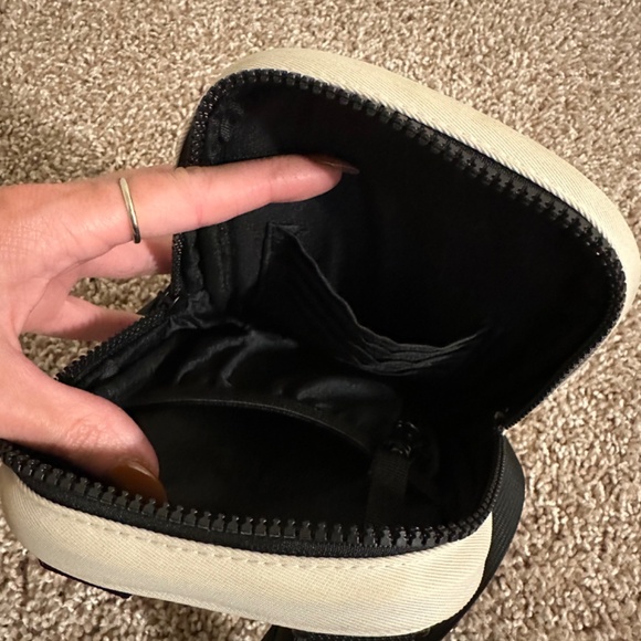 Brixley cross body bag - Picture 3 of 3